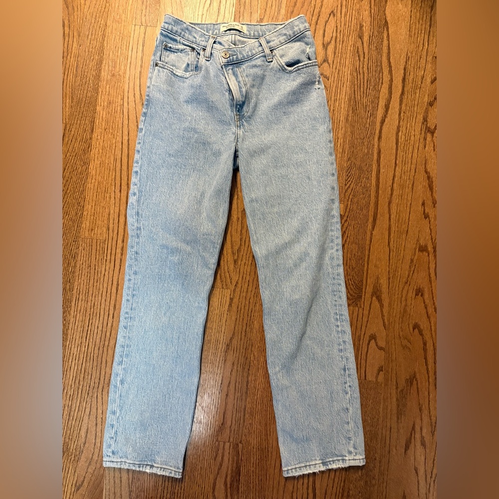 Abercrombie & Fitch The 90’s Straight Ultra High Rise Jeans